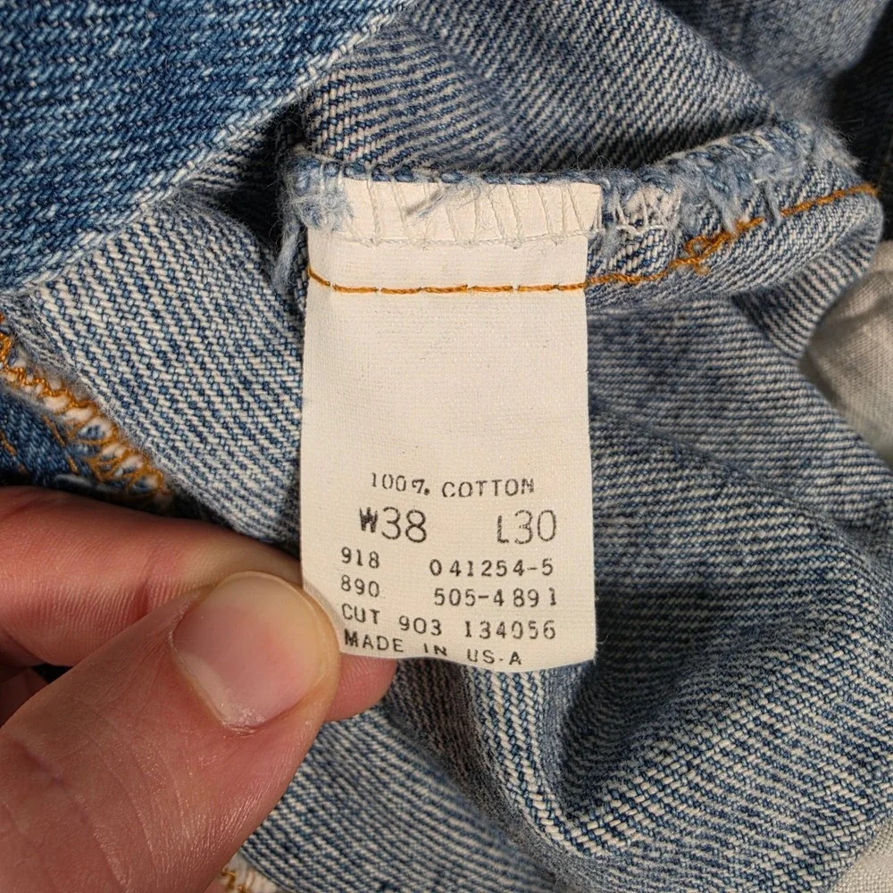 Vintage Levis 505 Jeans Mens 38x30 Medium Wash Blue Denim Straight Made in USA